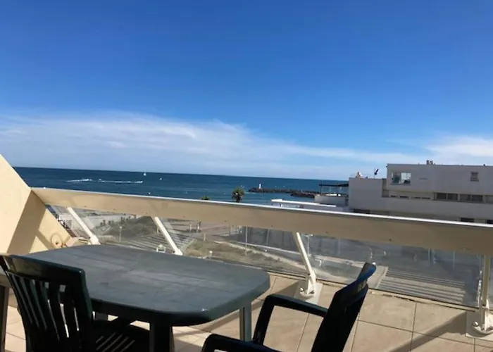 2, Heliopolis D Au Village Naturiste אגדה