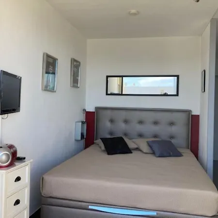 2, Heliopolis D Au Village Naturiste * Agde